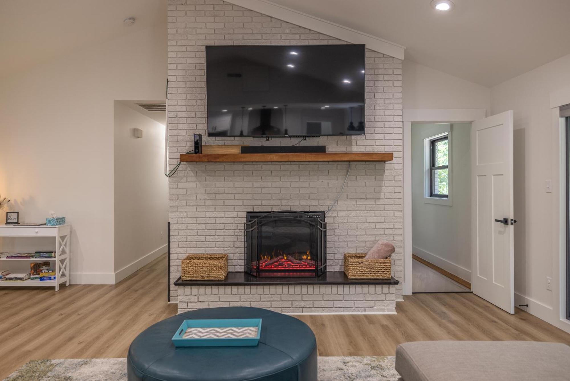 Villa Mid-Century Modern Impeccable Remodel With Hot Tub à Asheville Extérieur photo
